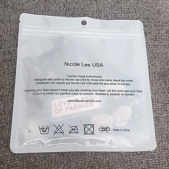 Nicole Lee Face Mask Love Cat New in Package - Picture 2 of 6